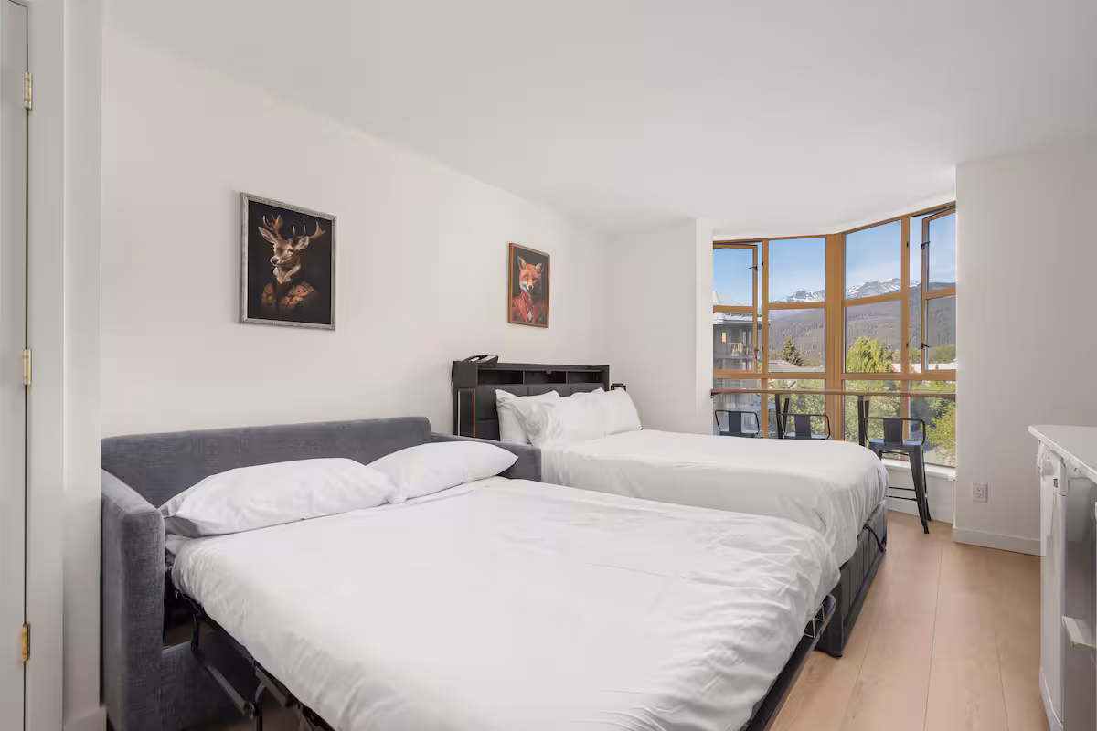 Luxe Mountain View Studio - 2 beds — Cascade Lodge Whistler