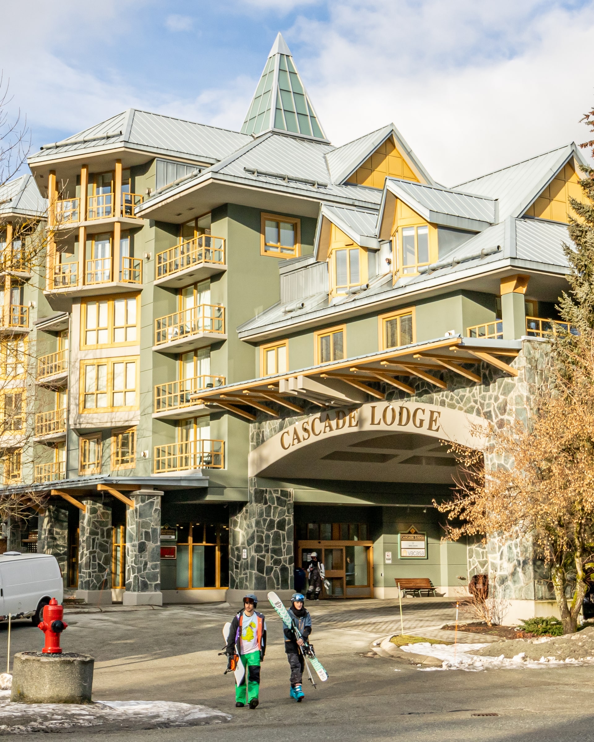 Ace Cascade Lodge — Whistler Village hotel with mountain views