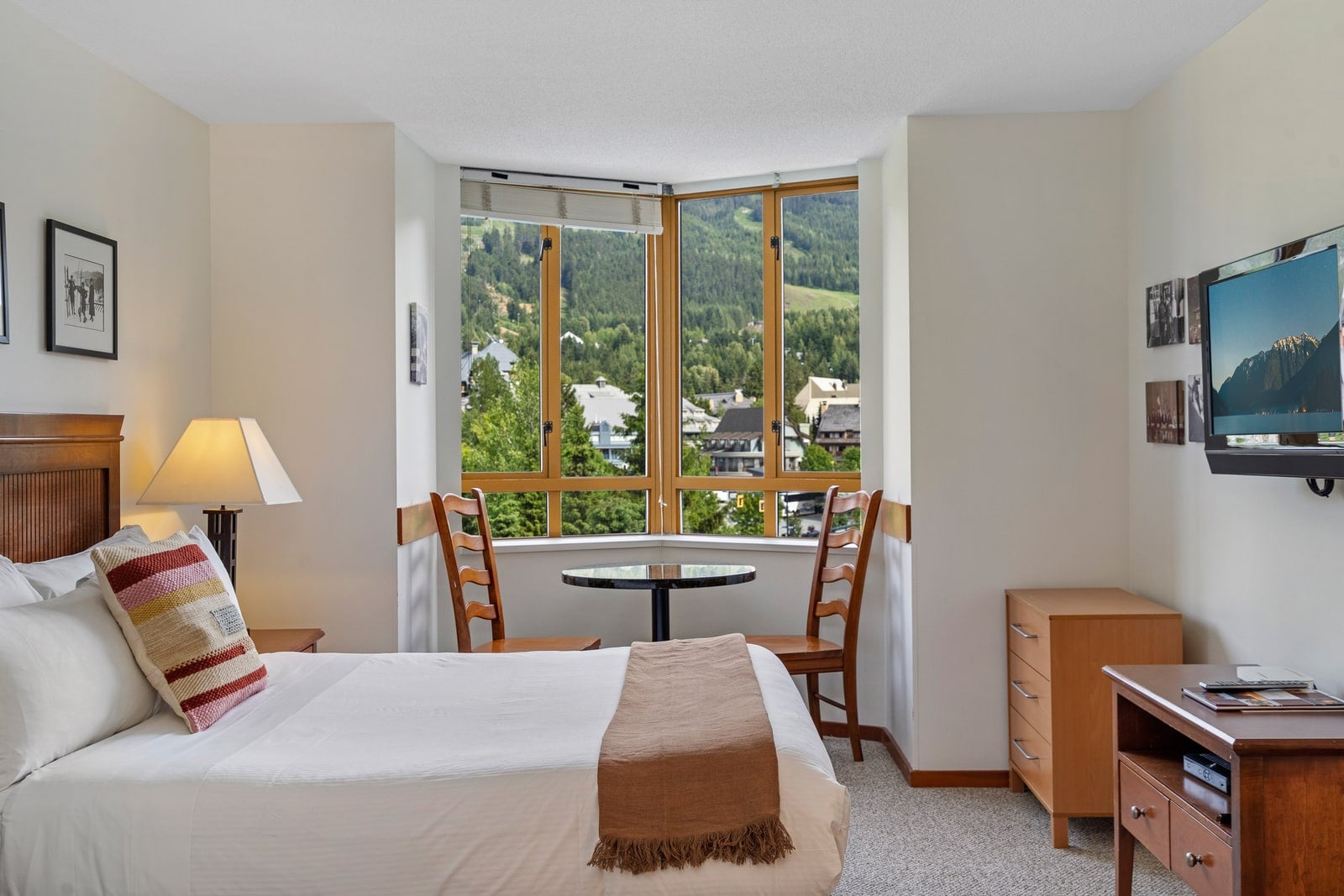 Mountain View Rooms — Cascade Lodge Whistler